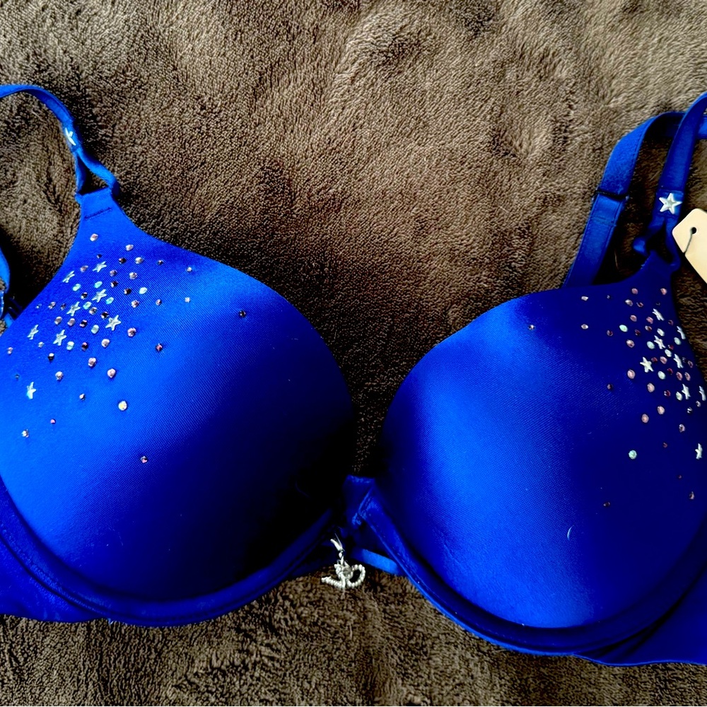 NWT Victoria’s Secret Miraculous Plunge Bra